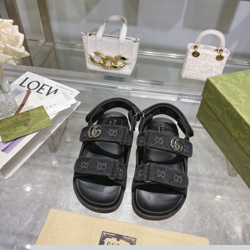 G*u*i sandals